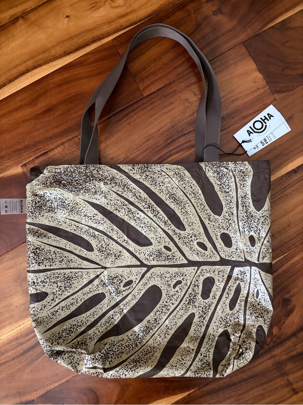 ALOHA COLLECTION Poolside Reversible Tote Luster/Coconut Tote NWT - Picture 4 of 5